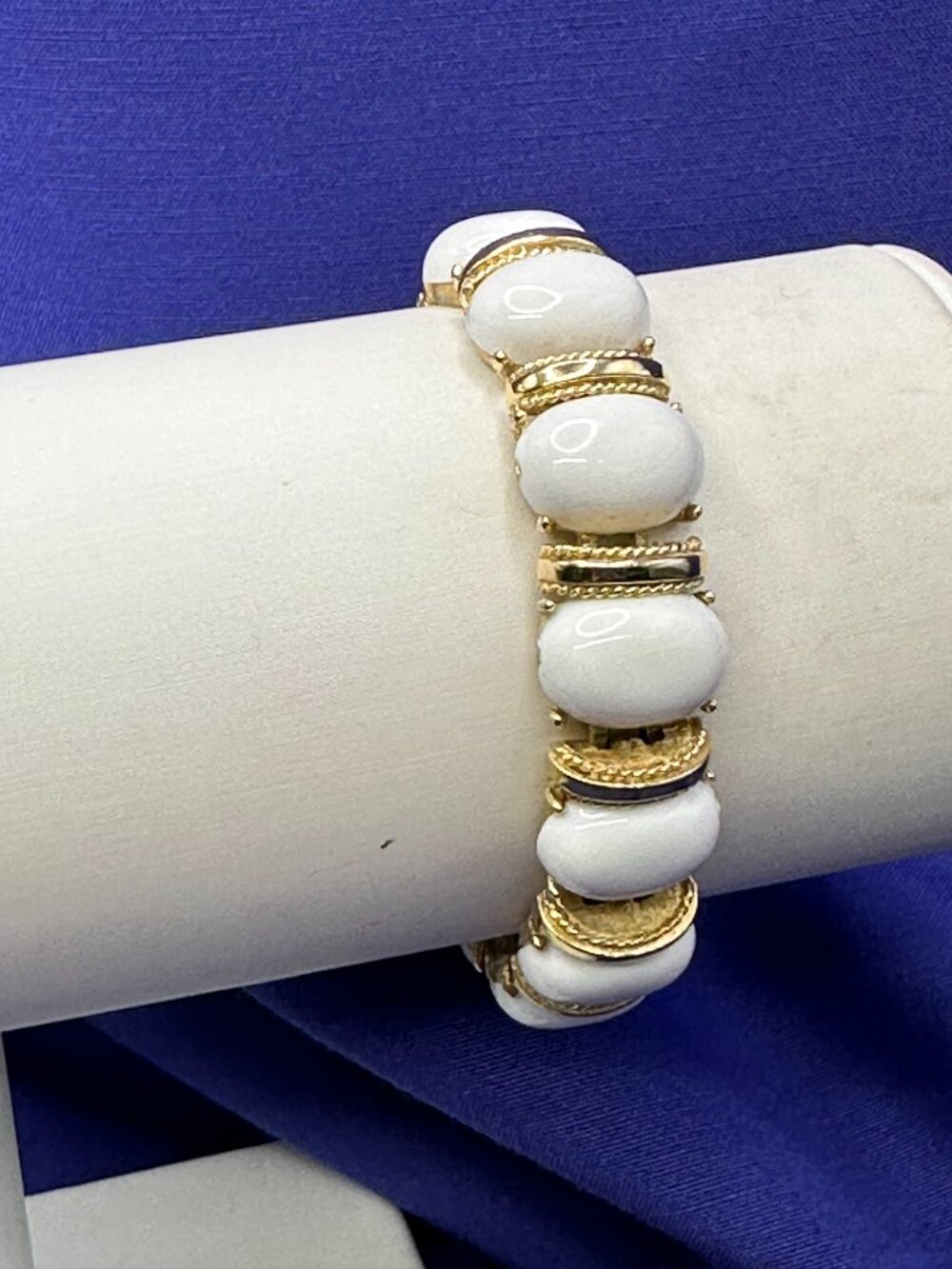 VTG Crown Trifari Mid-Century Bracelet Oval White Cabochons - Picture 5 of 15